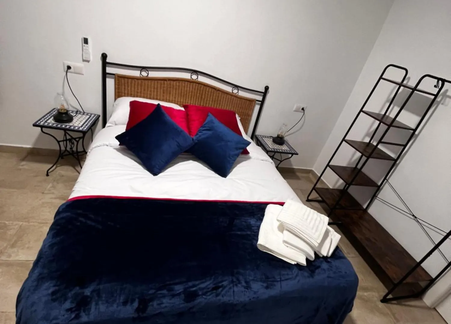 Shanti'S Andalusian Rooms Малага